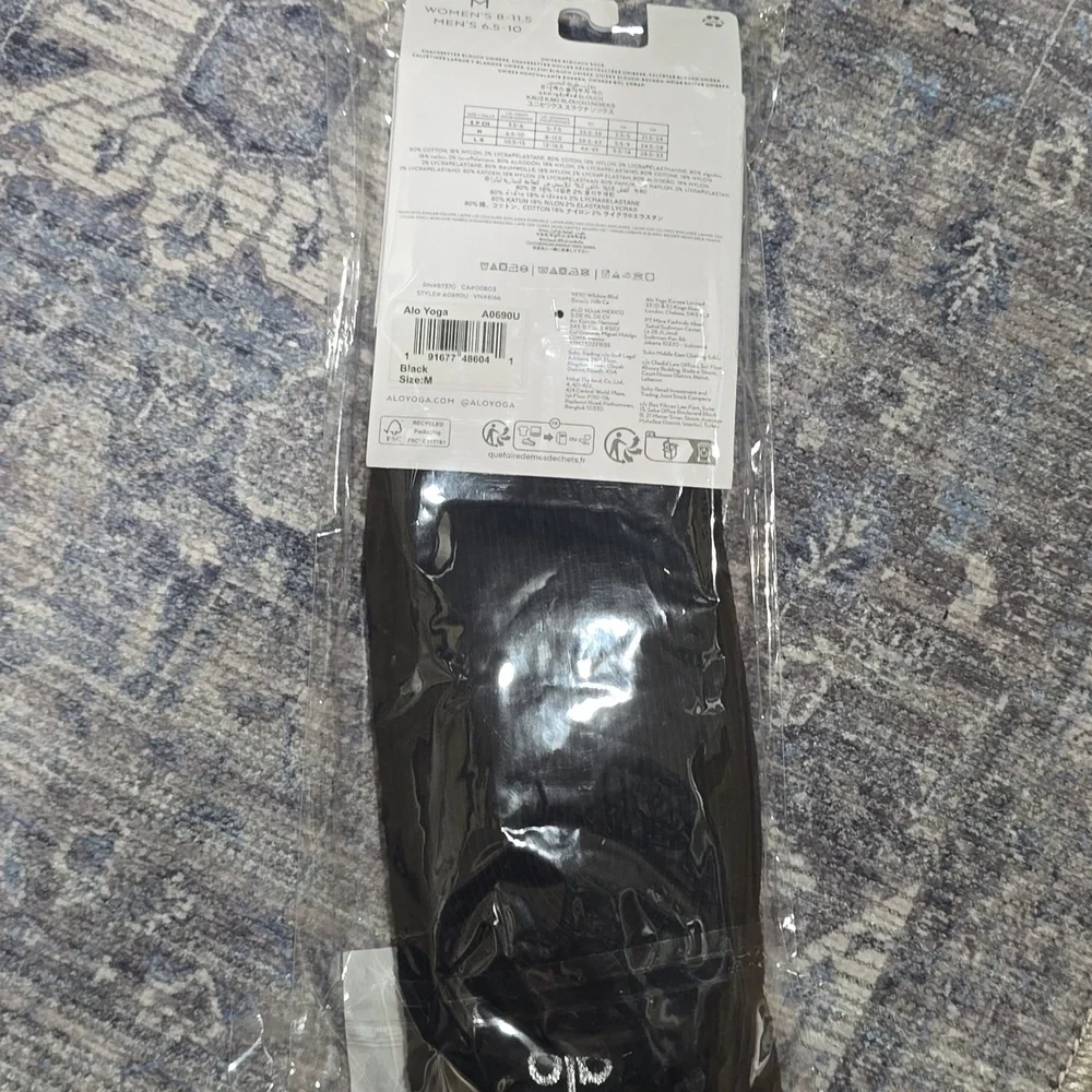 ALO Yoga Scrunch Sock Unisex - Black - Medium - Two Pairs - Picture 4 of 8